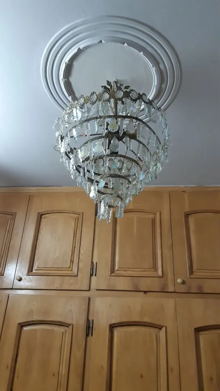 لوستر قدیمی کریستال|لوستر و چراغ آویز|اصفهان, کوجان|دیوار