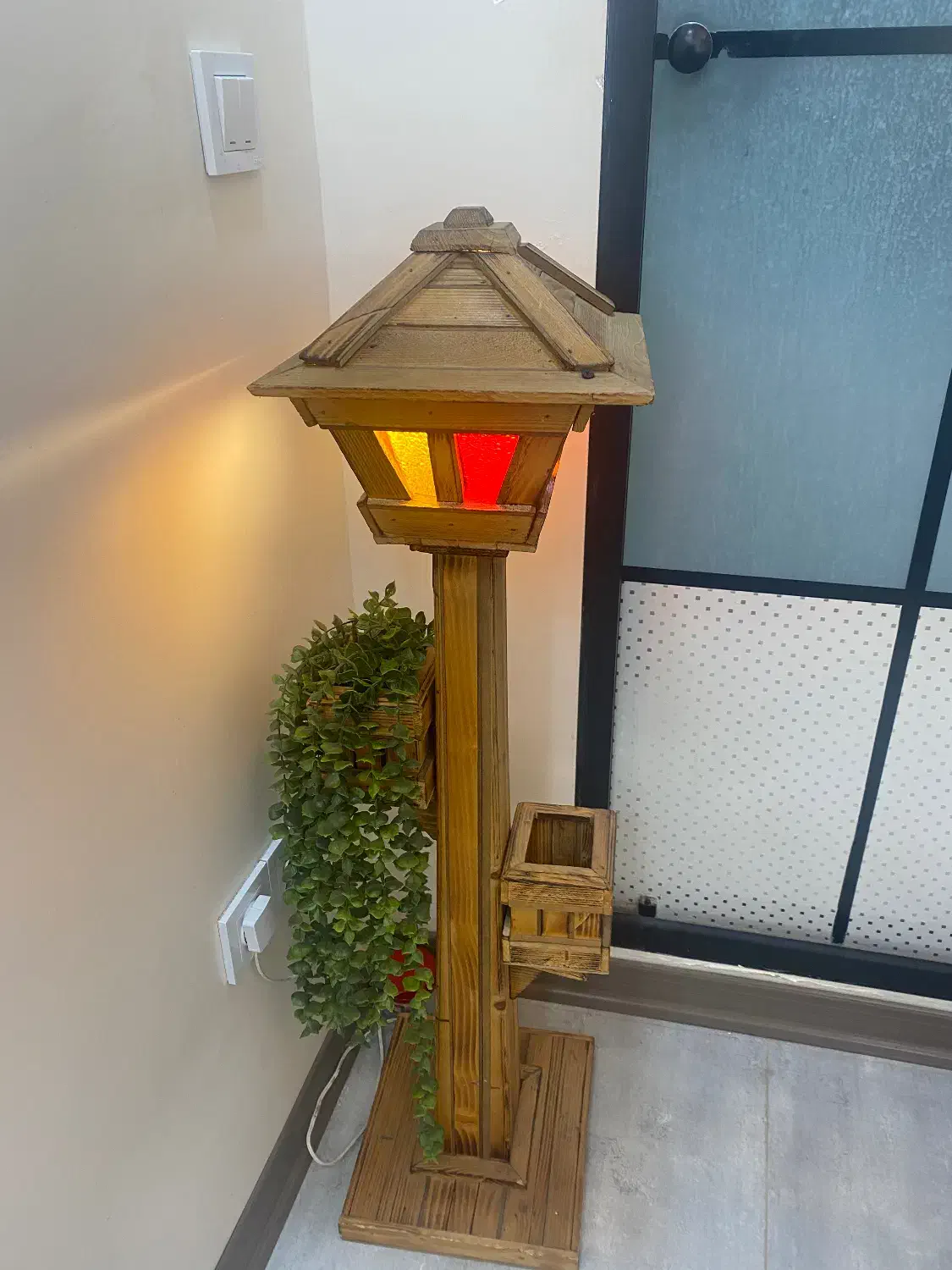 اباژور چوبی|چراغ خواب و آباژور|تهران, نیروی هوایی (پیروزی)|دیوار