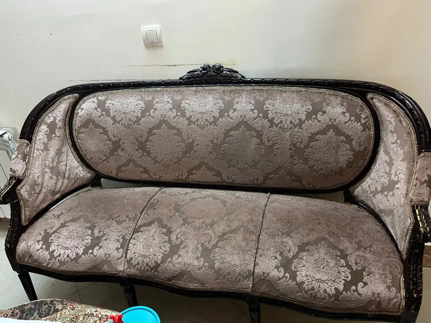 مبلمان سلطنتی ۹ نفره با جلو مبلی و ۲ تا عسلی|مبلمان خانگی و میز عسلی|سمنان, |دیوار