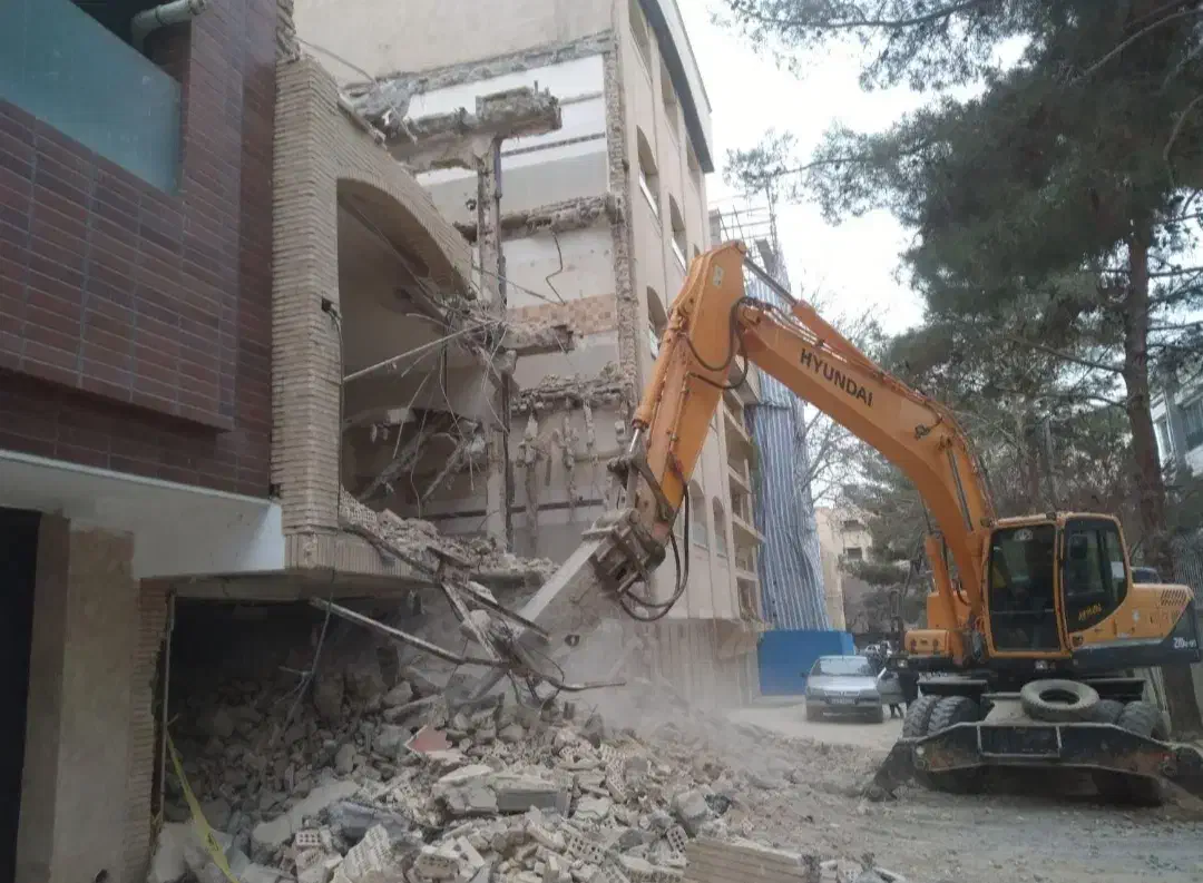 تخریب و خاکبرداری|خدمات پیشه و مهارت|اصفهان, سنبلستان|دیوار