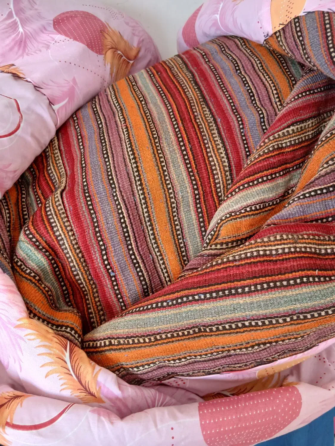 کوسن مبل و لحاف کرسی۶نفره|رختخواب، بالش، پتو|محمدیه-قزوین, |دیوار