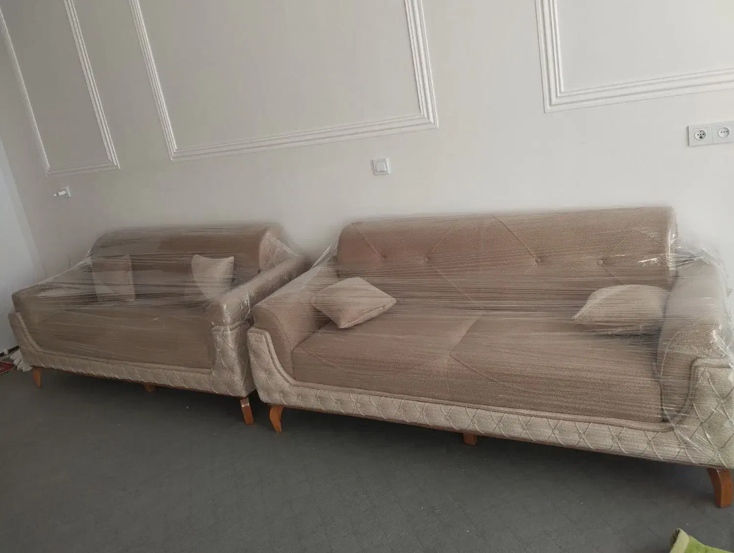 مبل۸نفره نوهنوراستفاده نشده شیک|مبلمان خانگی و میز عسلی|تربت جام, شیخ احمد جامی|دیوار