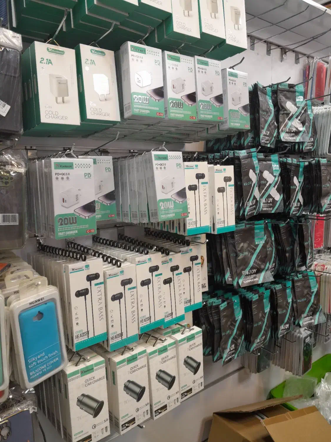 پخش لوازم جانبی موبایل گیل پلاس|لوازم جانبی موبایل و تبلت|رشت, ساغری سازان|دیوار