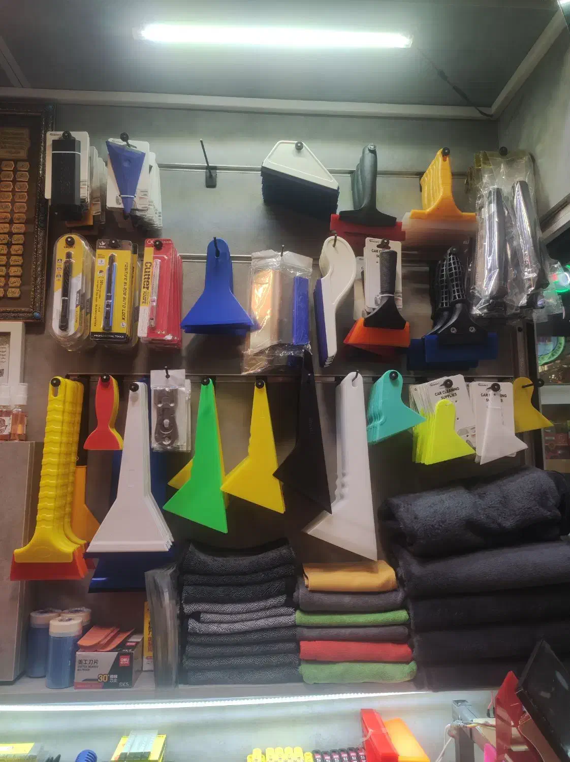 نصب شیشه دودی تک لایه و دولایه با یکسال ضمانت|خدمات موتور و ماشین|همدان, |دیوار