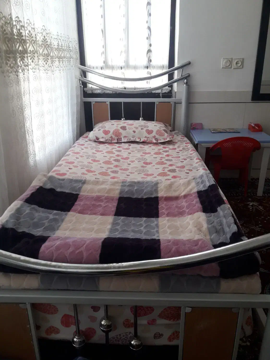 تخت خواب|تخت و سرویس خواب|ایوان, |دیوار