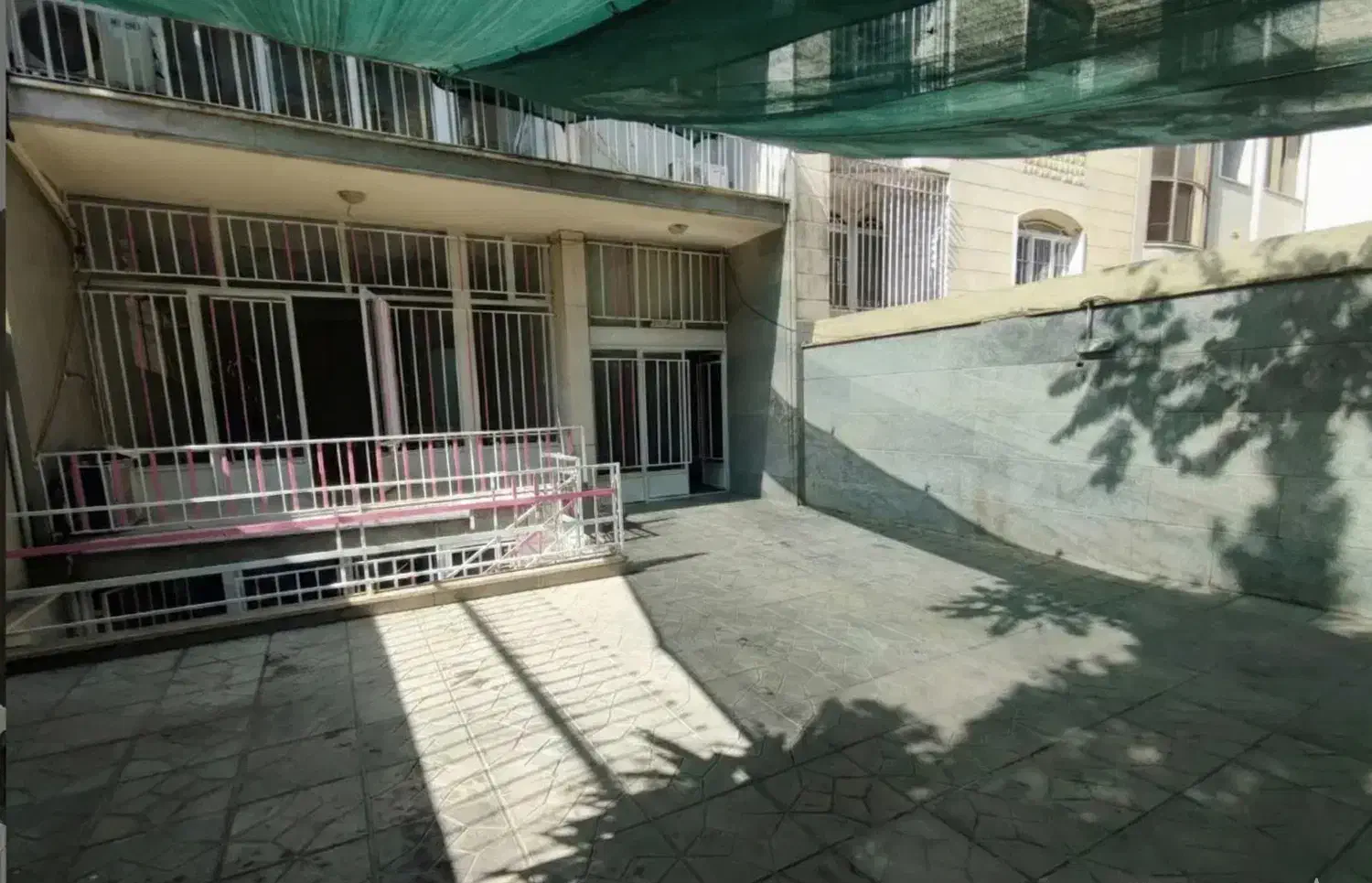 300 متر مستغلات فاطمی