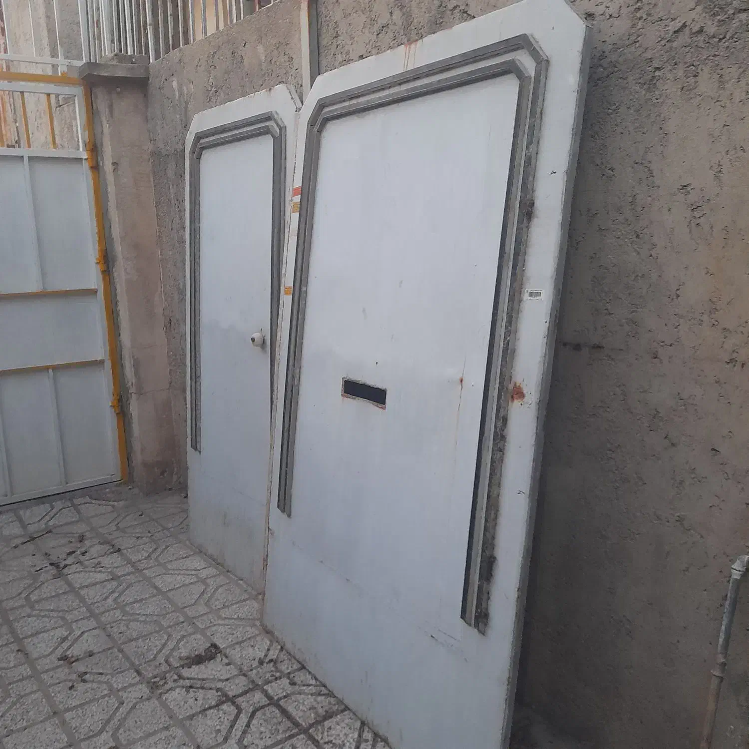 ۲عدد لت در دست دو درب حیاط ماشین رو|مصالح و تجهیزات ساختمان|فراغی, |دیوار