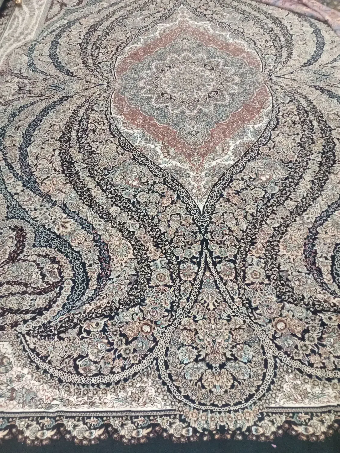 دو عدد فرش کرم سرمه ای|فرش|مشهد, شهید مطهری|دیوار