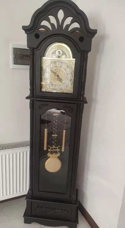 ساعت ایستاده|ساعت دیواری و تزئینی|قدس, شهر‌قدس|دیوار