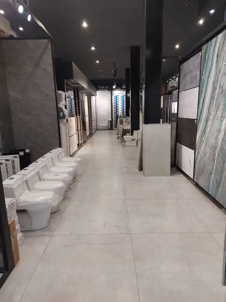 فروشگاه 180 متری فرجام غربی و ۴۰ متر بالکن|اجارهٔ مغازه و غرفه|تهران, علم و صنعت|دیوار