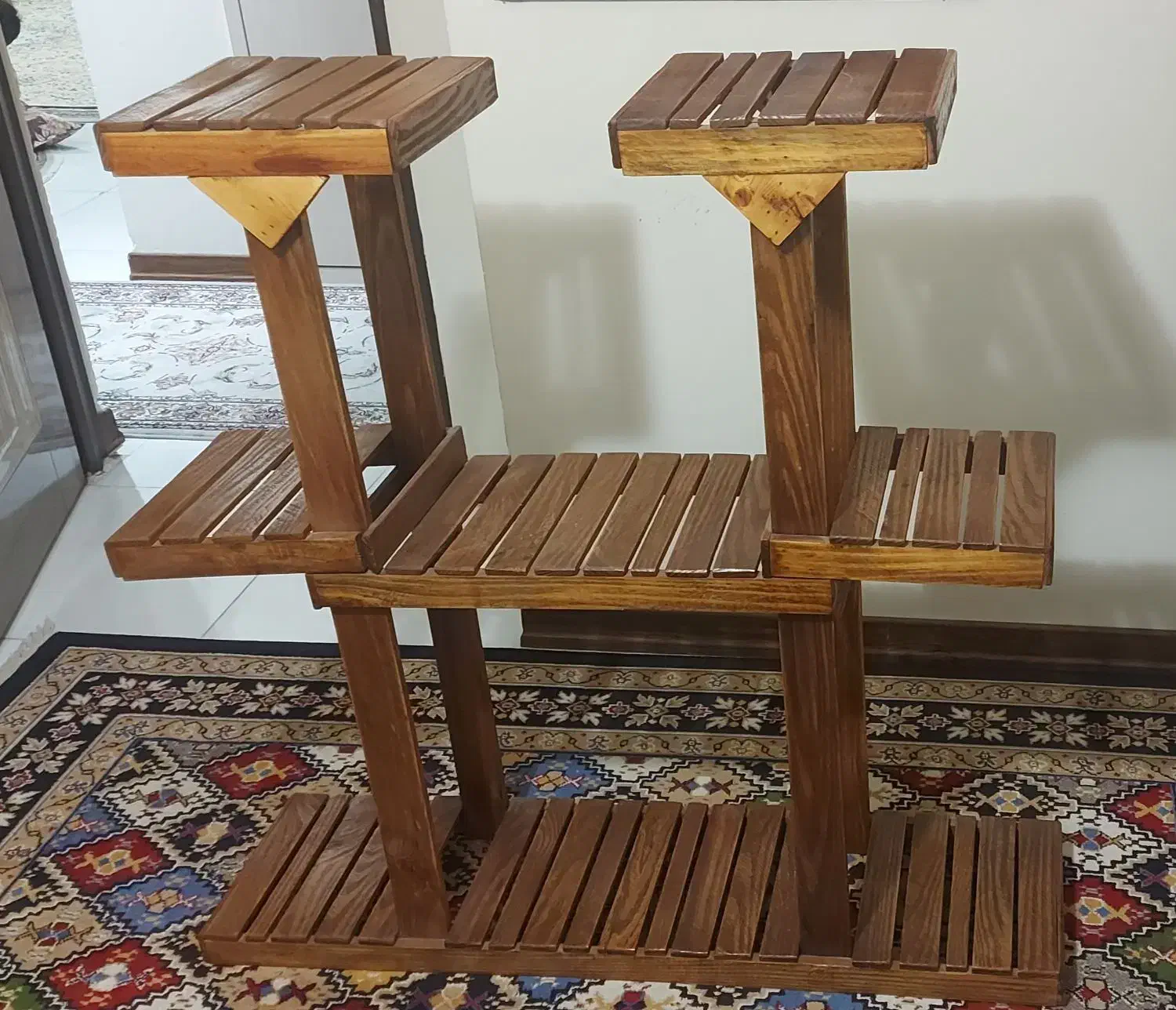 دو عدد ویترین نو و یک عدد استند گل|بوفه، ویترین، کنسول|اصفهان, باغ فدک|دیوار