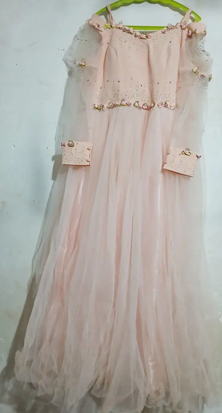 لباس مجلسی|لباس|فومن, |دیوار