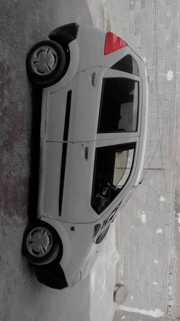 سلام دوستان عزیز ماشین خارجی لوبو تروتمیز|خودرو سواری و وانت|زاهدان, |دیوار