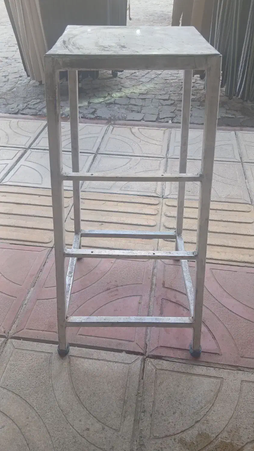 چهارپایه آهنی|صندلی و نیمکت|کوهدشت, |دیوار