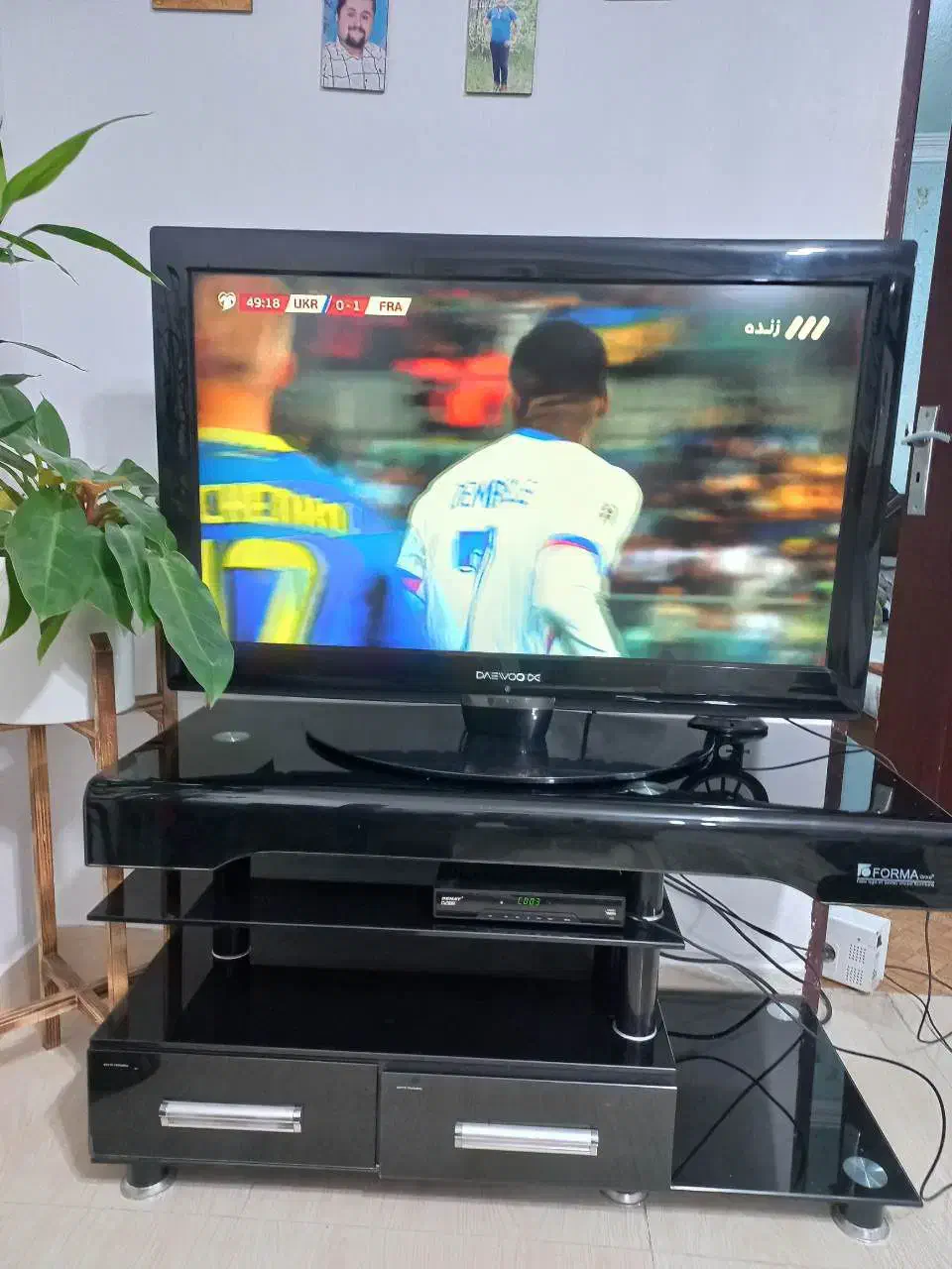 فروش میز تلویزیون و فرش در حد نو|فرش|رشت, شکار اسطلخ|دیوار