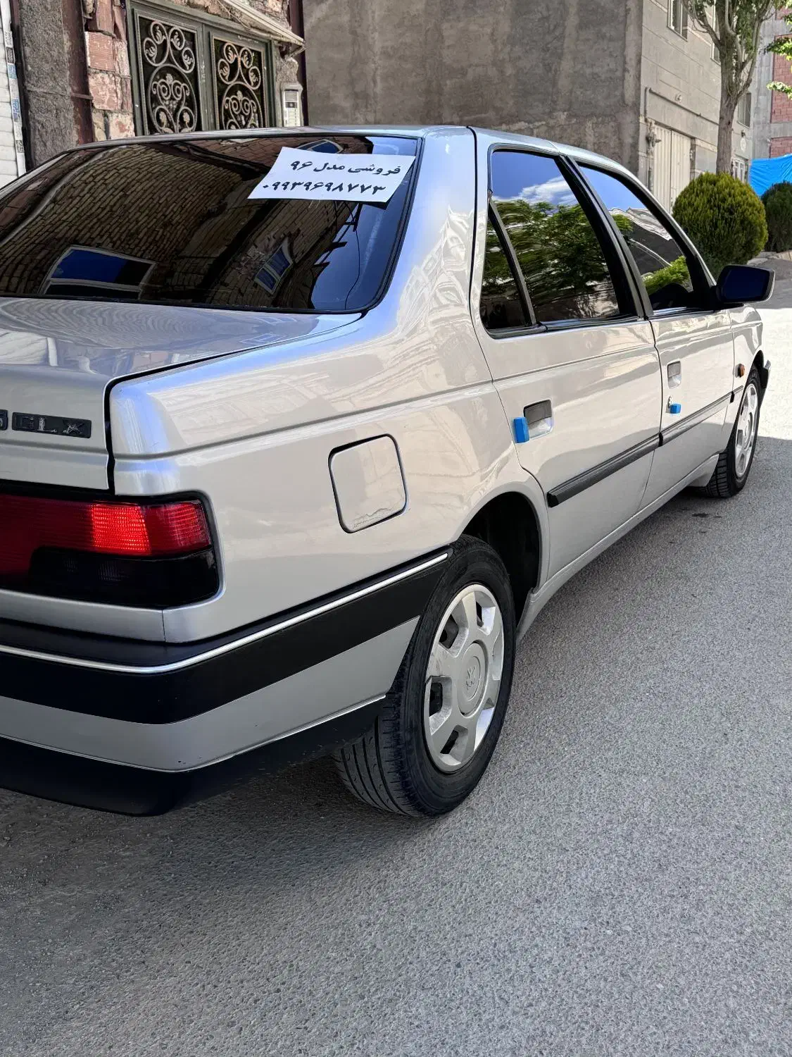 405 نقره ای|خودرو کلاسیک|بومهن, |دیوار