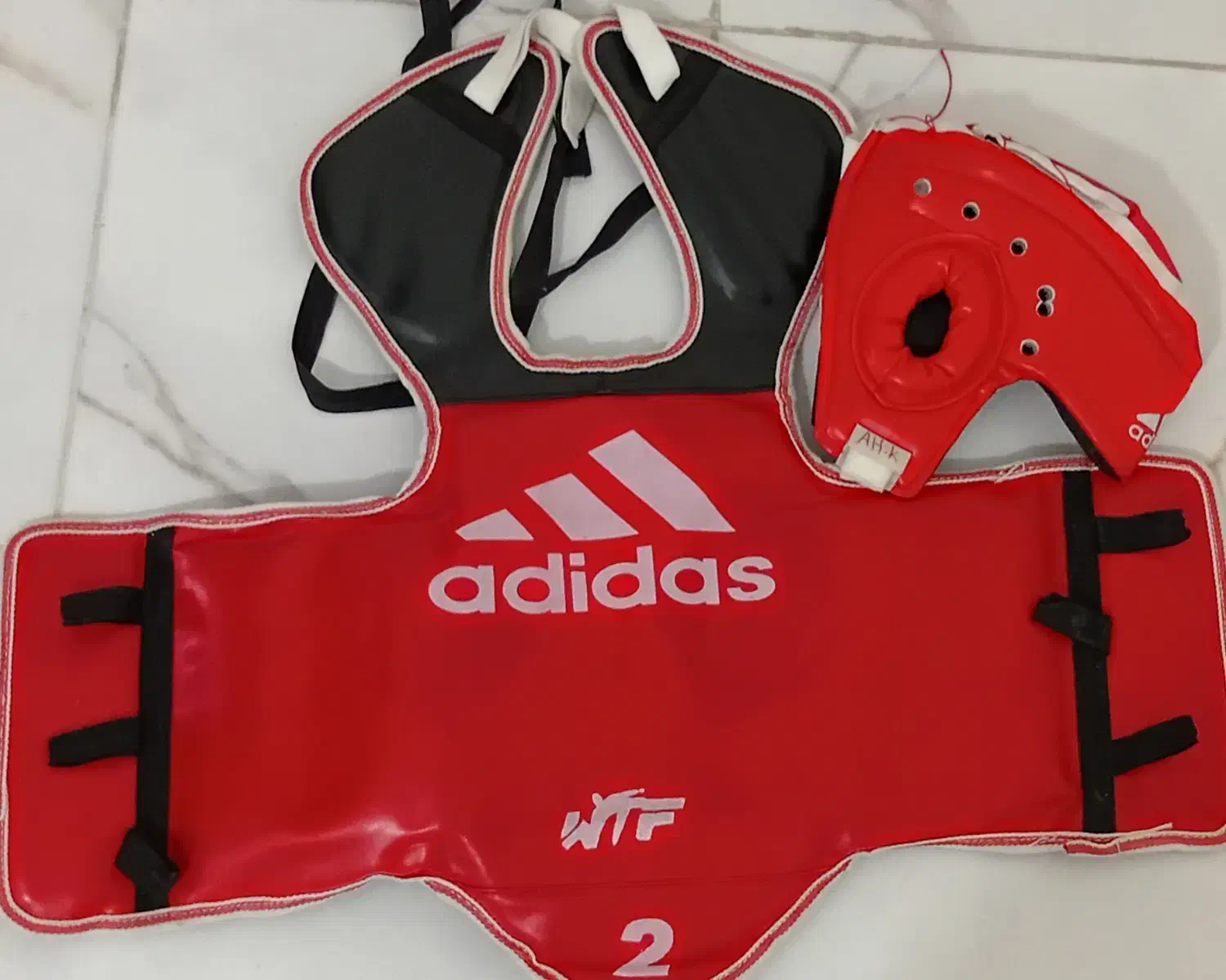 هوگو و کلاه تکواندو|تجهیزات ورزشی|کرمانشاه, |دیوار