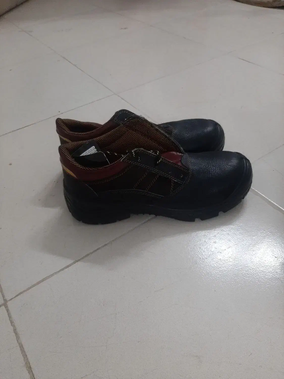 کفش و پوتین صندلی جرخ دار و لباس کار با ارم|کیف، کفش، کمربند|یزد, |دیوار