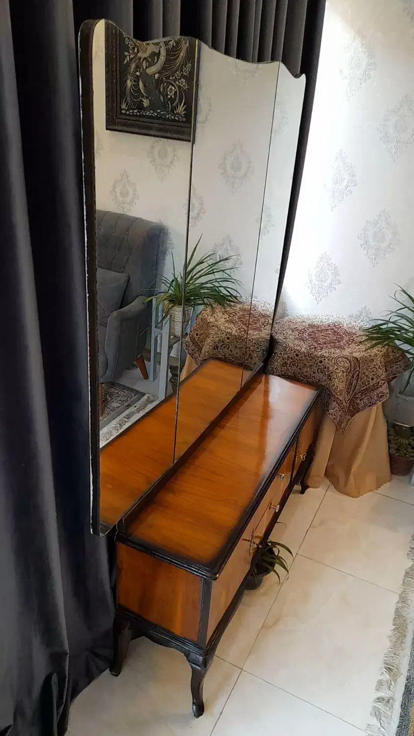 میز آرایش میز توالت عتیقه ای خاص|بوفه، ویترین، کنسول|اصفهان, کردآباد|دیوار