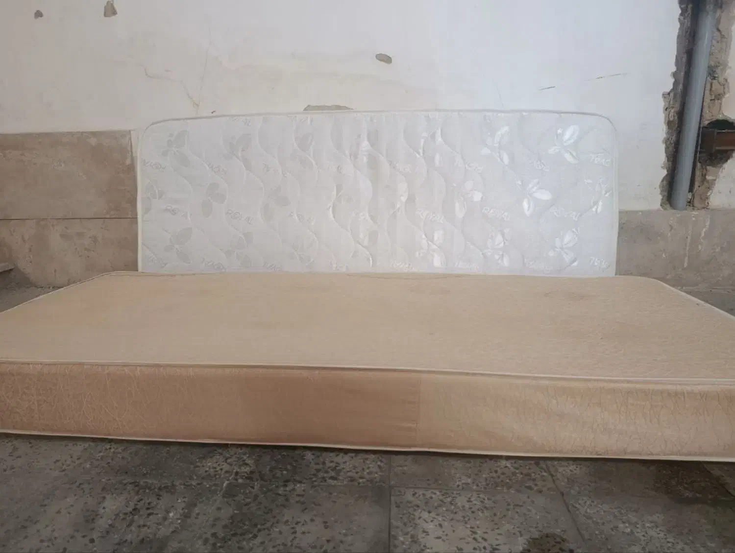 خوشخواب کارکرده|تشک تختخواب|شازند, |دیوار