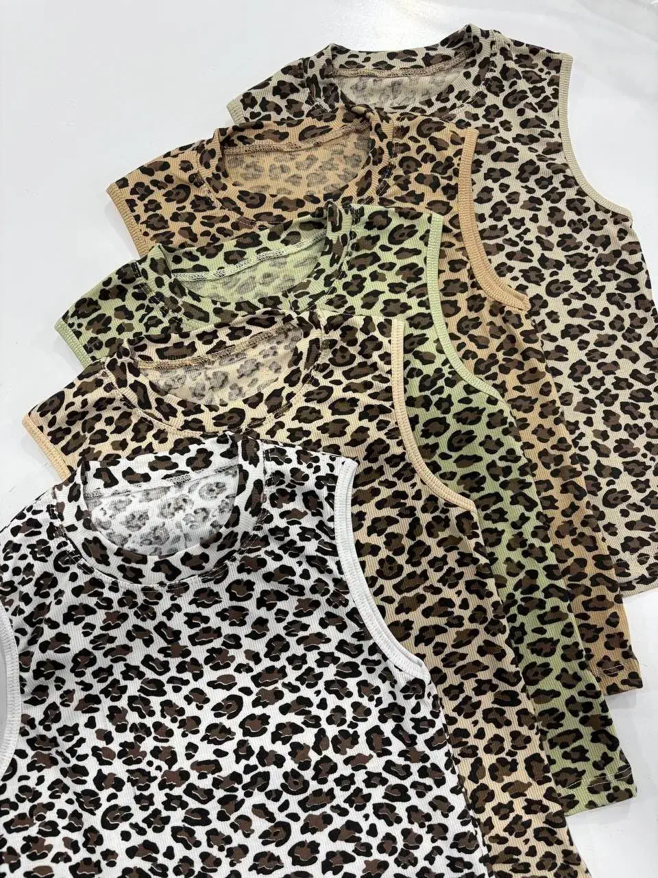 زیر مانتویی پلنگی|لباس|شیراز, گود عربان|دیوار