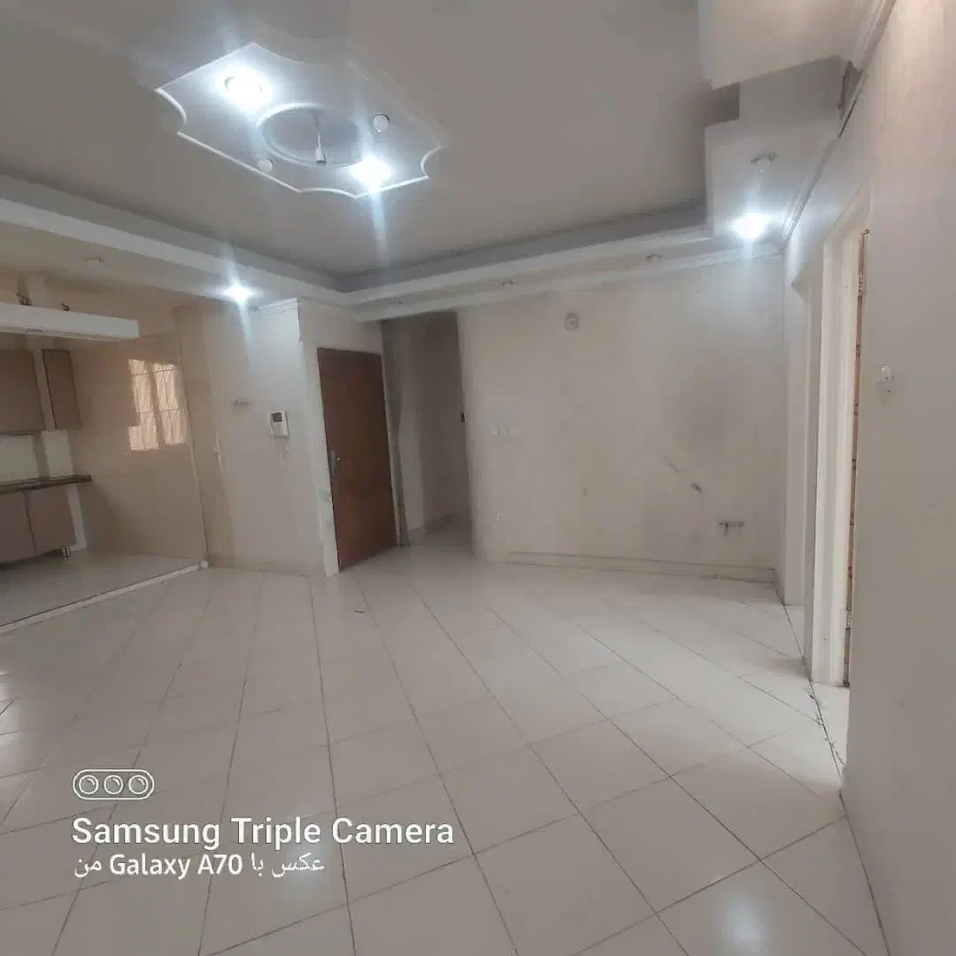 یک واحد آپارتمان تک واحدی در طبقه ۳