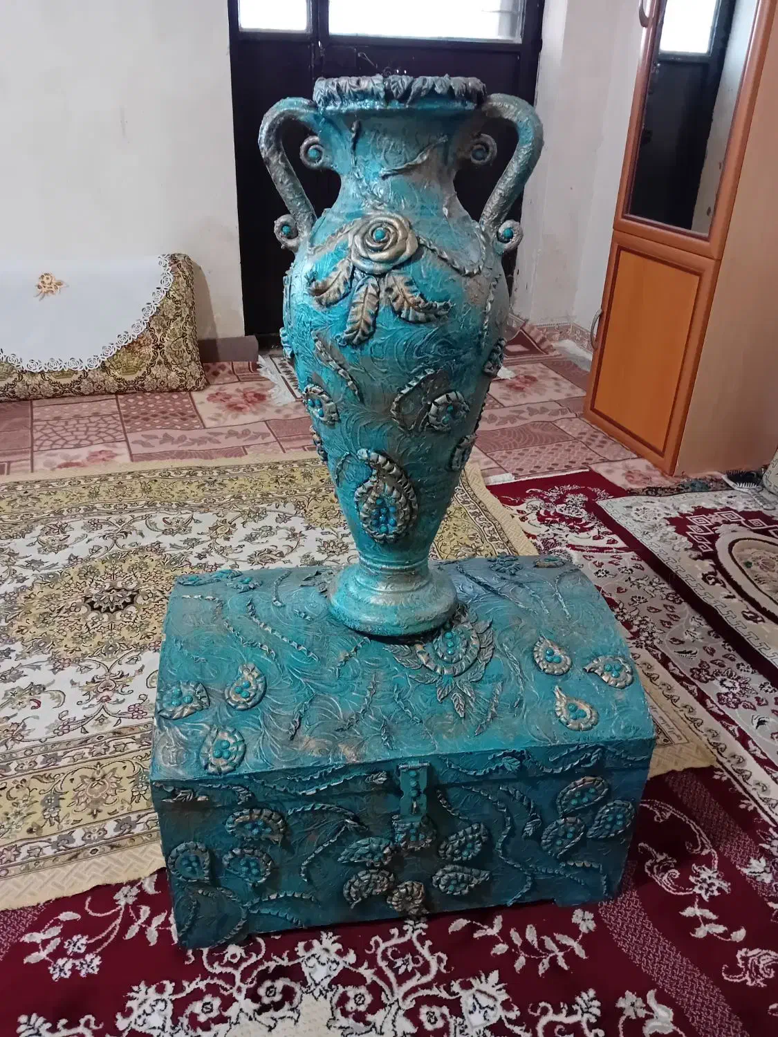 چمدان و گلدان قدیمی|کلکسیون اشیاء عتیقه|سقز, |دیوار