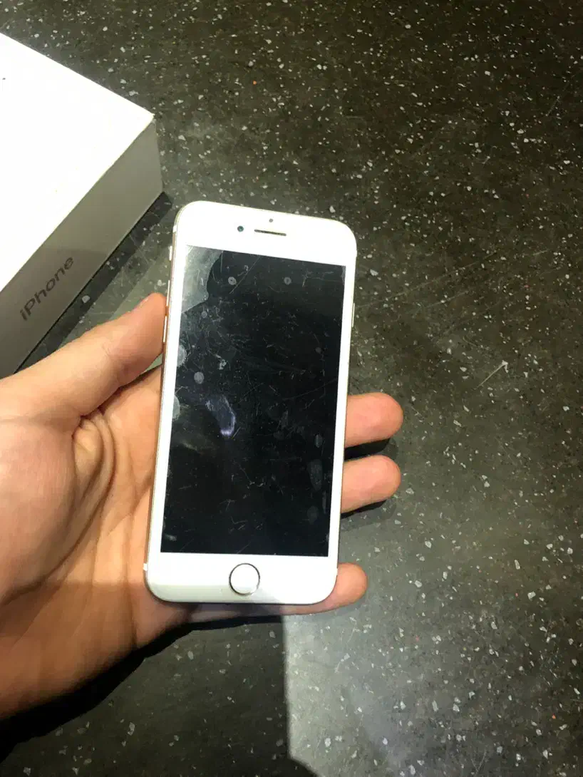 آیفون ۷ ۳۲ گیگ گوشی تمیز و سالمیه|موبایل|کاشان, شهرک امیرالمومنین|دیوار