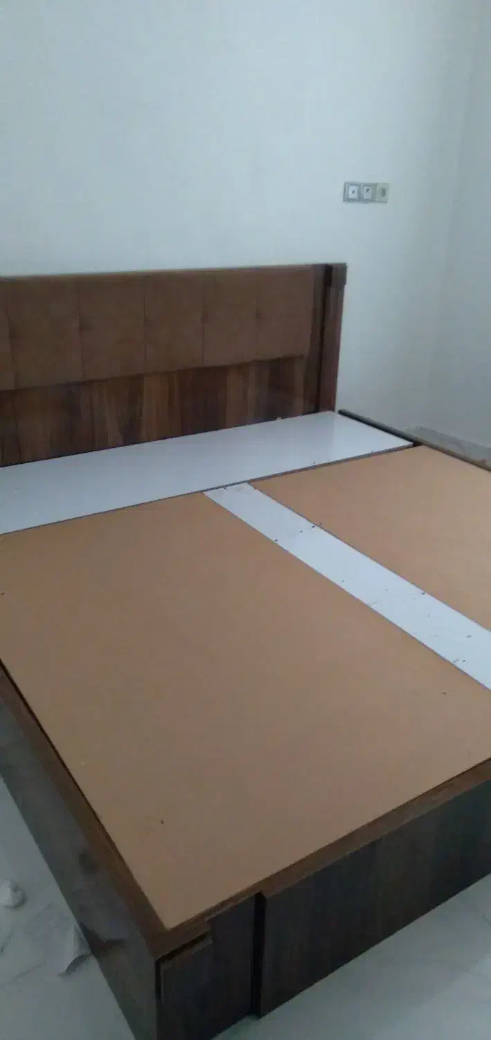 تخت دو نفره ۲×۲ ملکه|تخت و سرویس خواب|بندر انزلی, امامزاده|دیوار