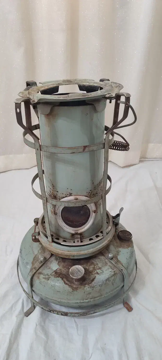 بخاری نفتی نوستالژی|کلکسیون اشیاء عتیقه|شیراز, لب آب|دیوار