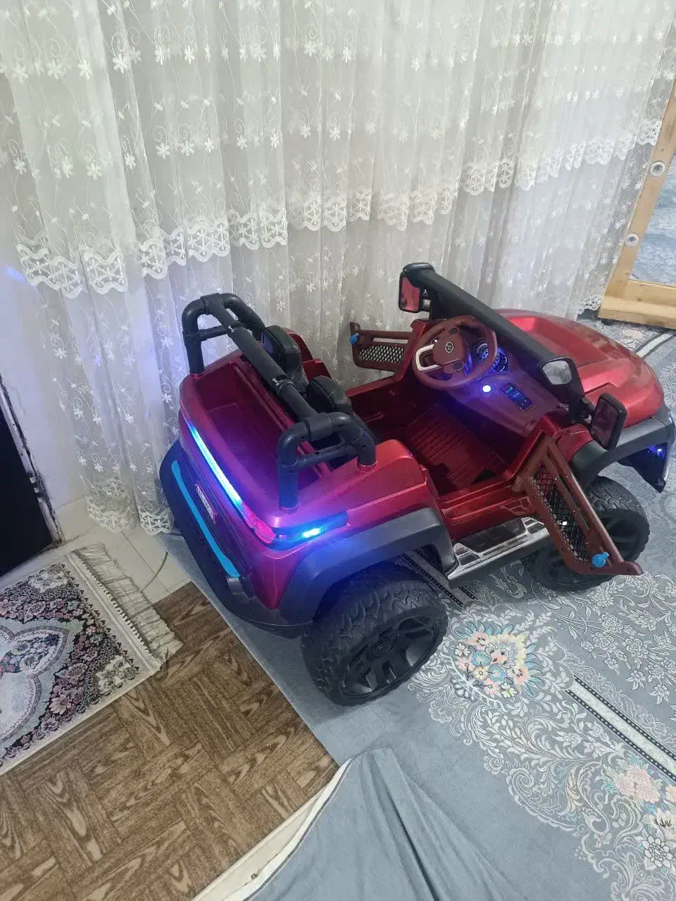 ماشین شارژی غول|اسباب‌بازی بچه|قم, محمد آباد|دیوار