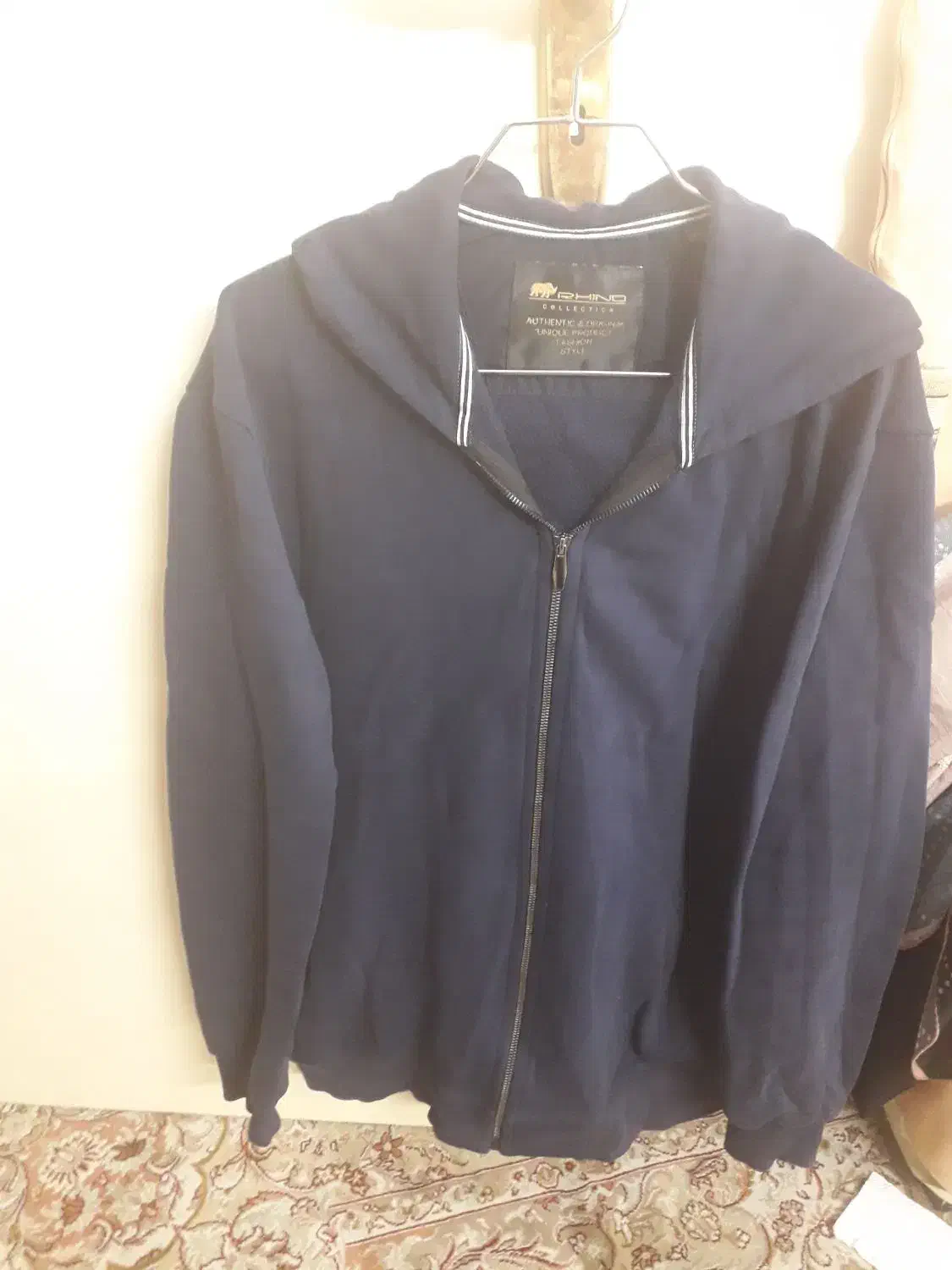 سویشرت کلاهدار دو ایکس لارج و یک عدد|لباس|ری, تصفیه خانه|دیوار