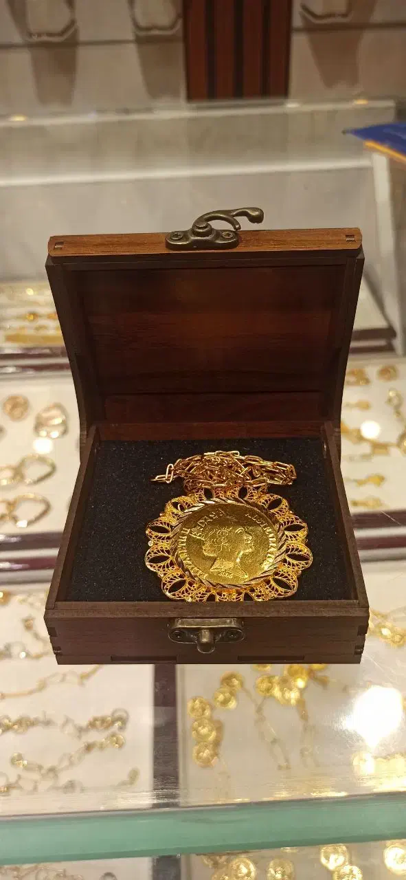 آویز نو ویترینی ۲۰۰بالای تابلو ۲۳گرم و۶۰۰سوت|جواهرات|یاسوج, |دیوار