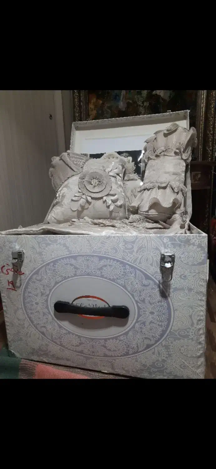 رو تختی ترک مارک خوب رنگش گلبهی شیری|سرویس روتختی|تهران, جنتآباد مرکزی|دیوار