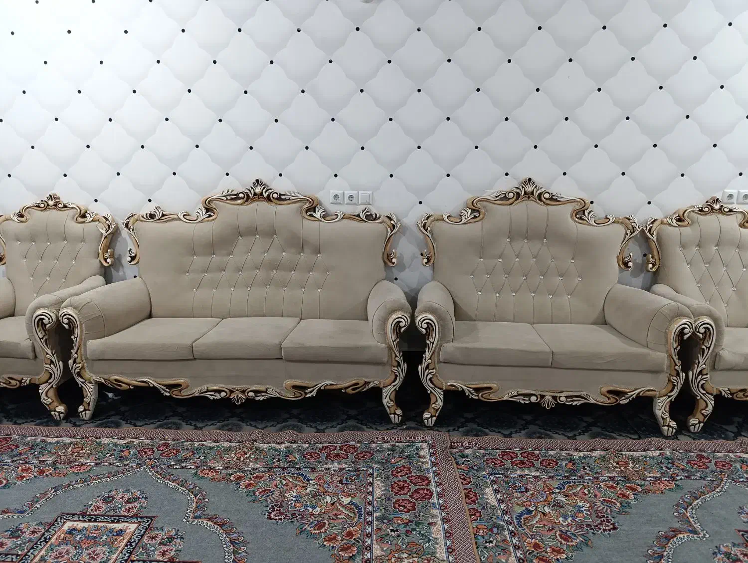 مبل سلطنتی|مبلمان خانگی و میز عسلی|باوی, |دیوار