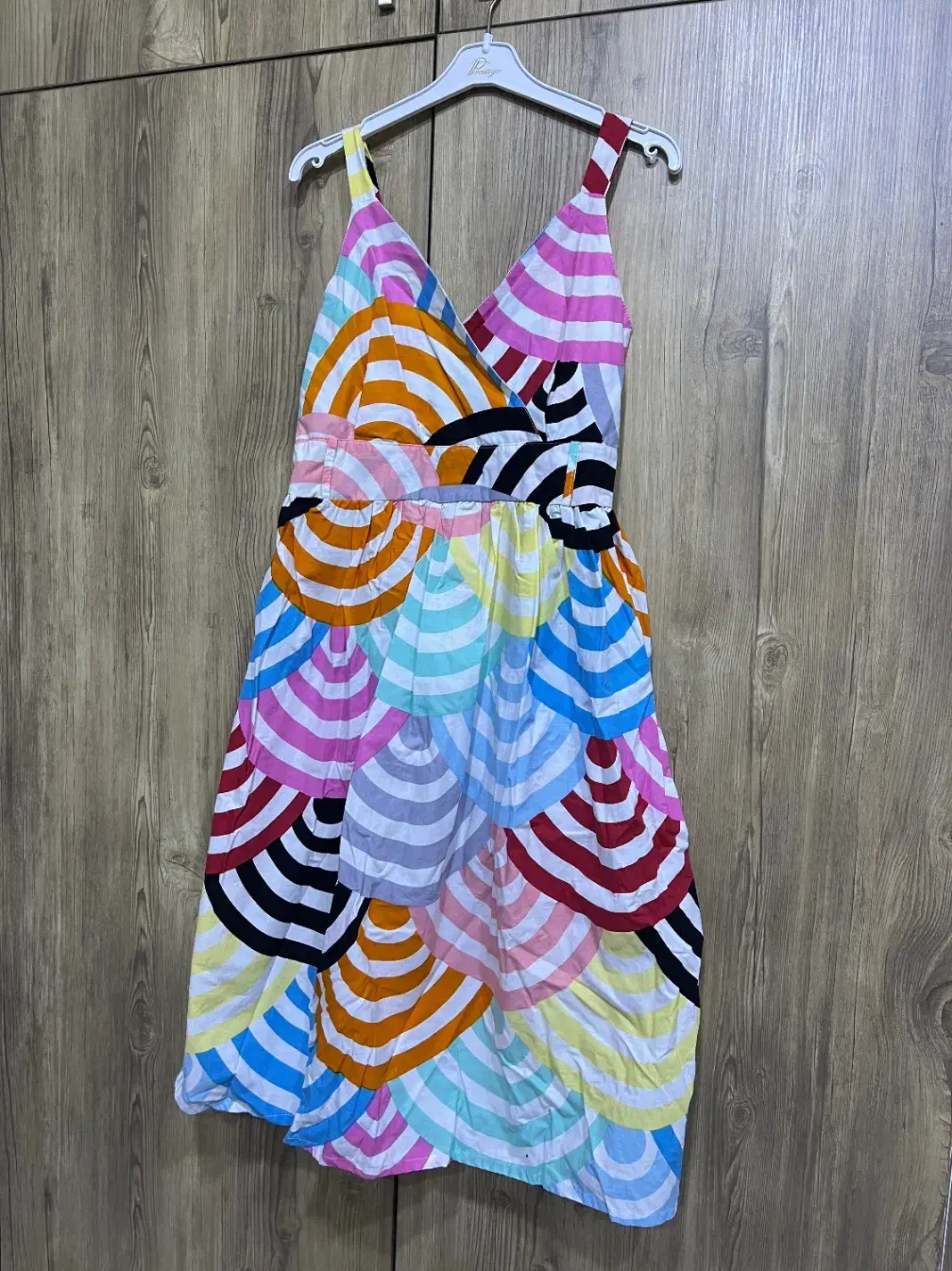 پیراهن نو|لباس|لاهیجان, شیشه گران|دیوار