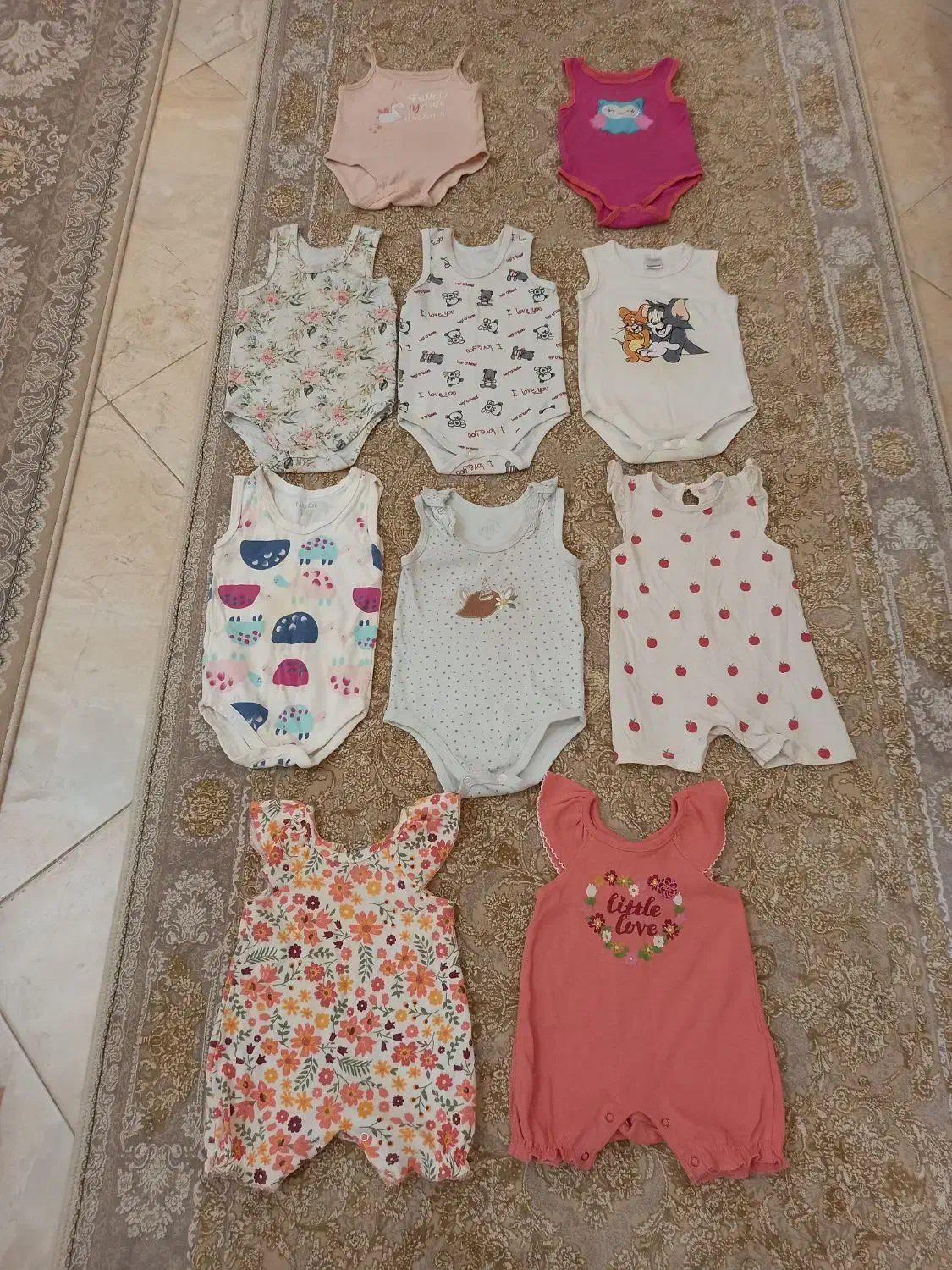 حراج لباس کودک|کفش و لباس بچه|رشت, چله خانه|دیوار