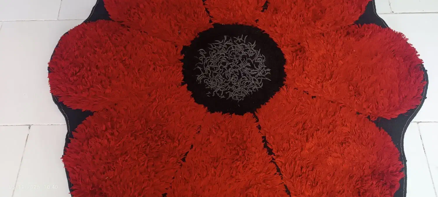 فرش طرح گل سالم و تمیز و ۳عددپادری|فرش|گرگان, |دیوار