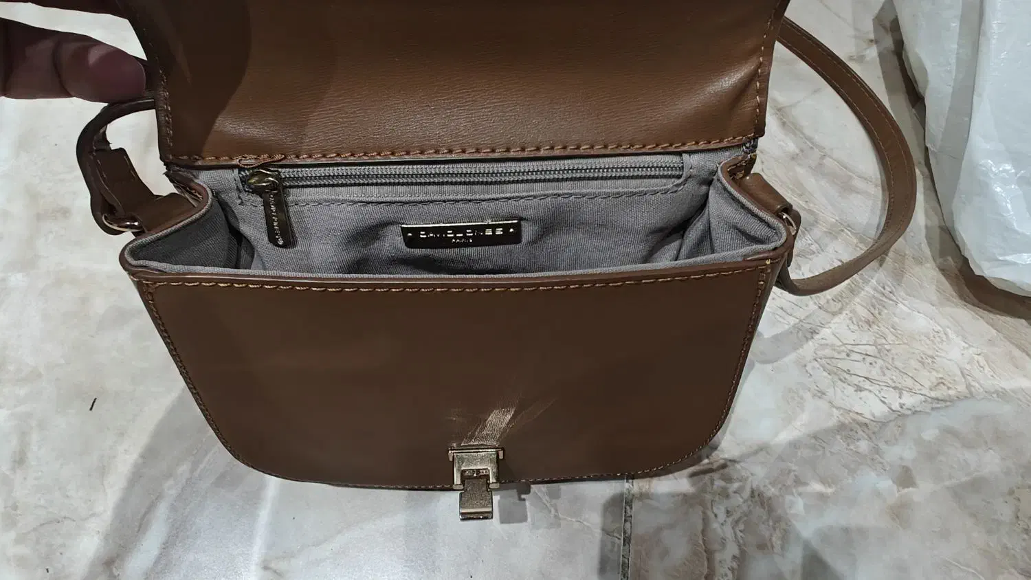 کیف|کیف، کفش، کمربند|آمل, |دیوار