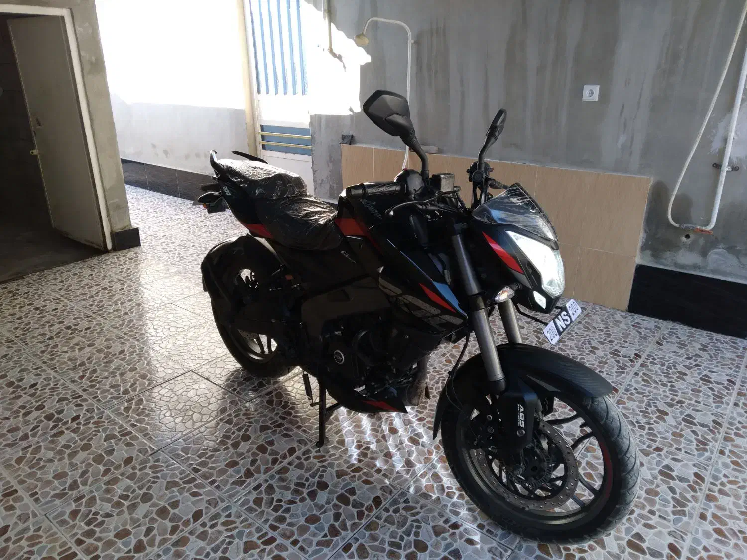 باجاج ان اس|موتورسیکلت|درگهان, |دیوار