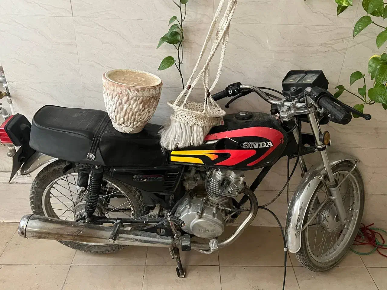 موتور هندا ۱۲۵|موتورسیکلت|صدرا-فارس, فاز ۱|دیوار