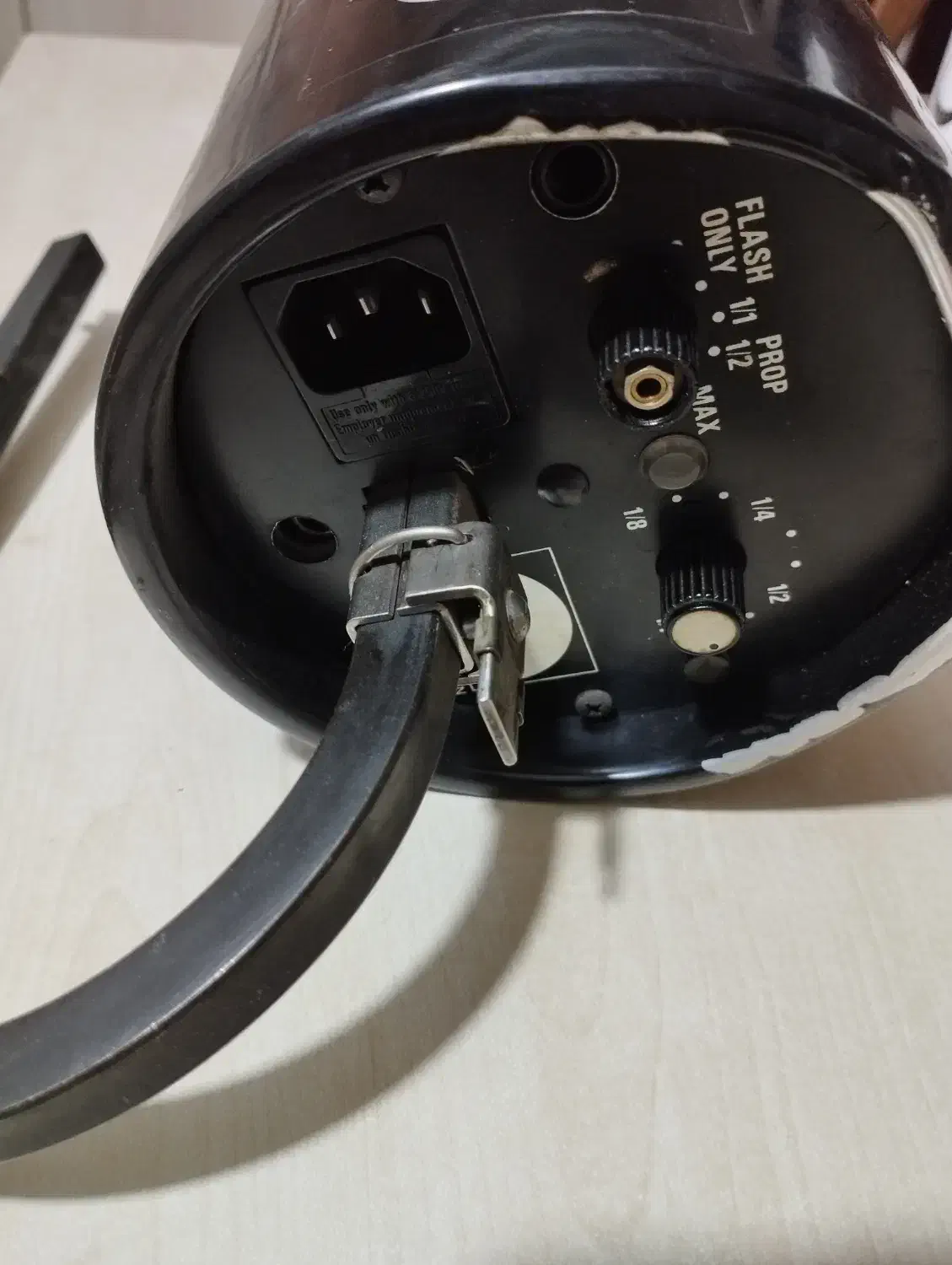 فلاش چتری حرفه ای  پرو فتو ۴۰۰ و md ۲۰۰ با پایه|دوربین عکاسی و فیلم‌برداری|تبریز, |دیوار