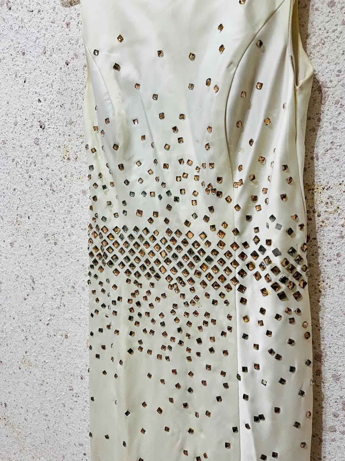 لباس مجلسی|لباس|رشت, استادسرا|دیوار