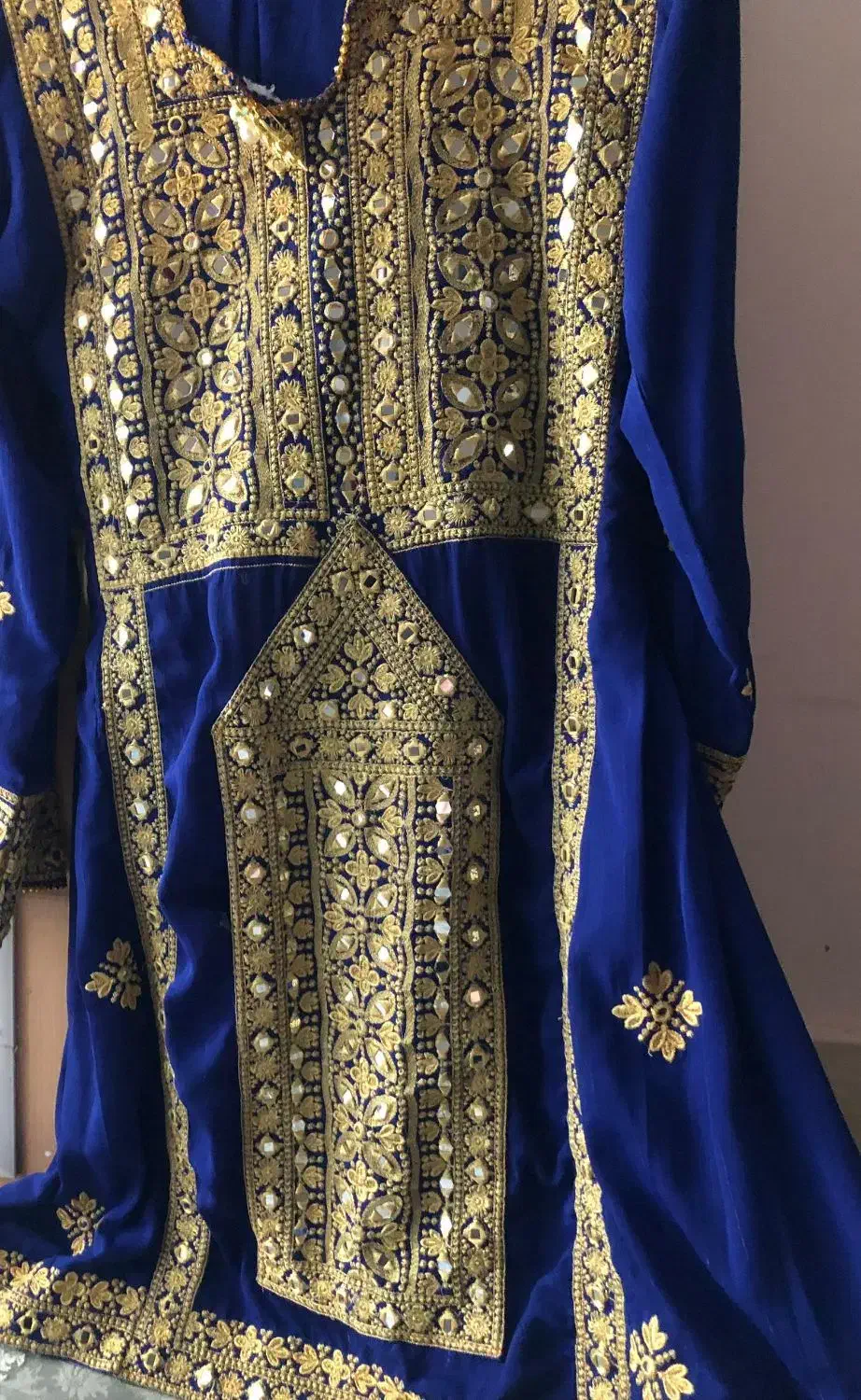 زیح آستین و لباس نو|لباس|زاهدان, |دیوار