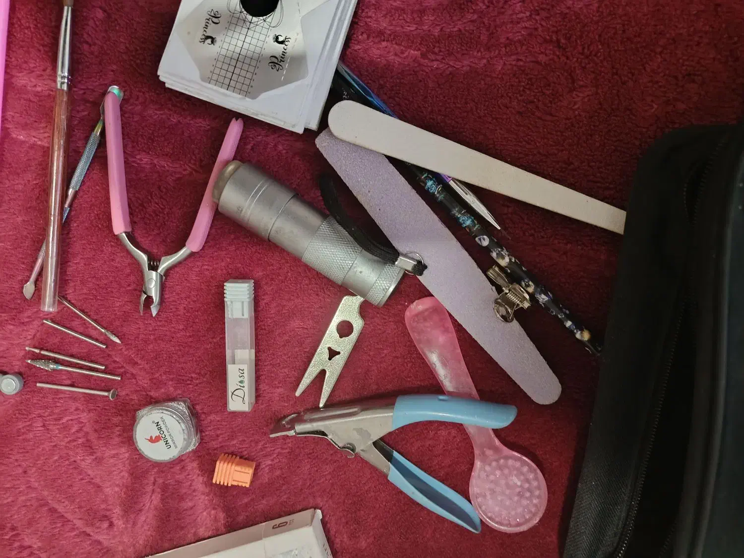 لوازم کامل کاشت ناخن|آرایشگاه و سالن‌های زیبایی|الیگودرز, |دیوار