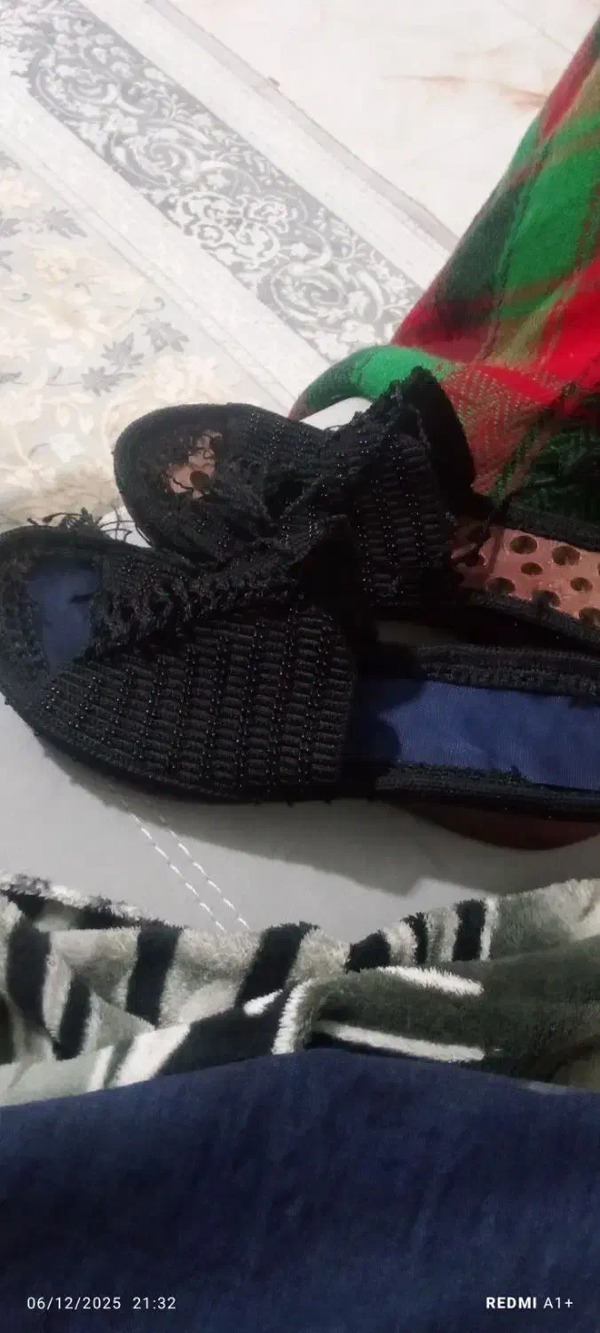 دمپایی زندانی بافت روفرشی. نونو|کیف، کفش، کمربند|کرمانشاه, |دیوار