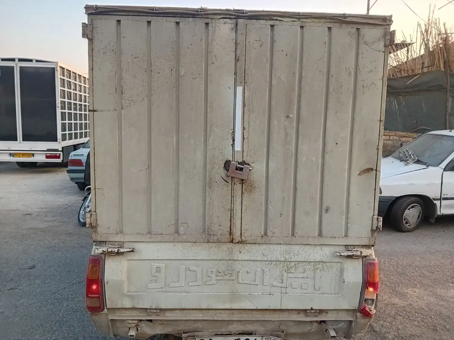 پیکان وانت|خودرو سواری و وانت|ری, علایین|دیوار