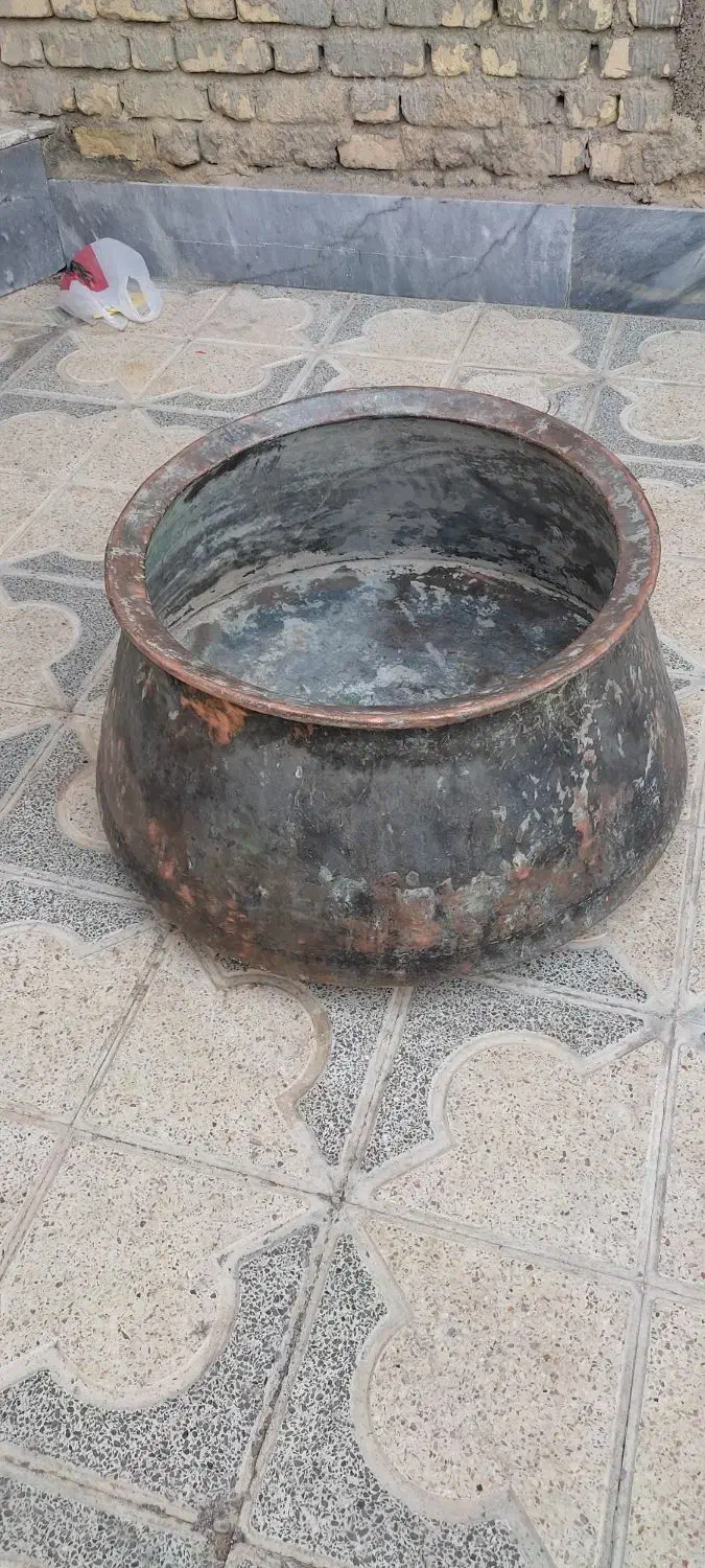 دیگ مسی|ظروف پخت‌وپز|شیراز, مسلم|دیوار