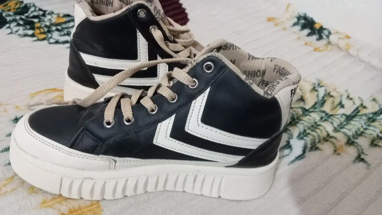 کتانی|کیف، کفش، کمربند|باوی, |دیوار