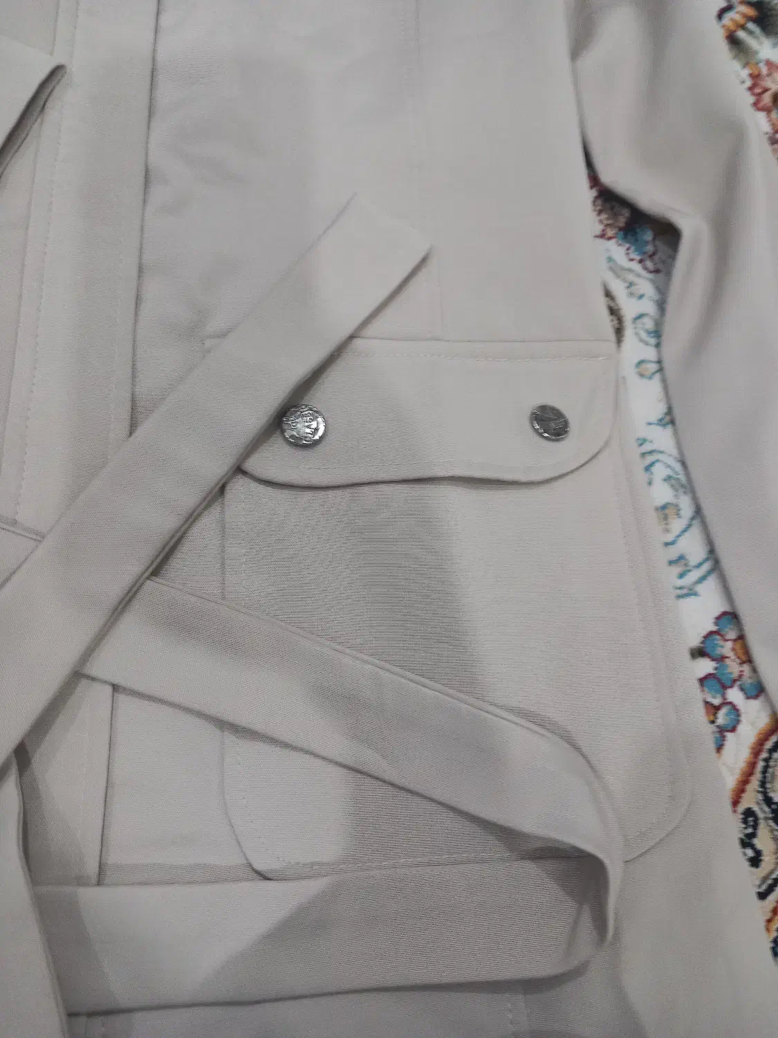 مانتو پالتو|لباس|ایوان, |دیوار